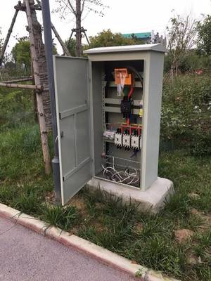 危险！邓州某小公园配电柜门敞开 市民安全谁来管？
